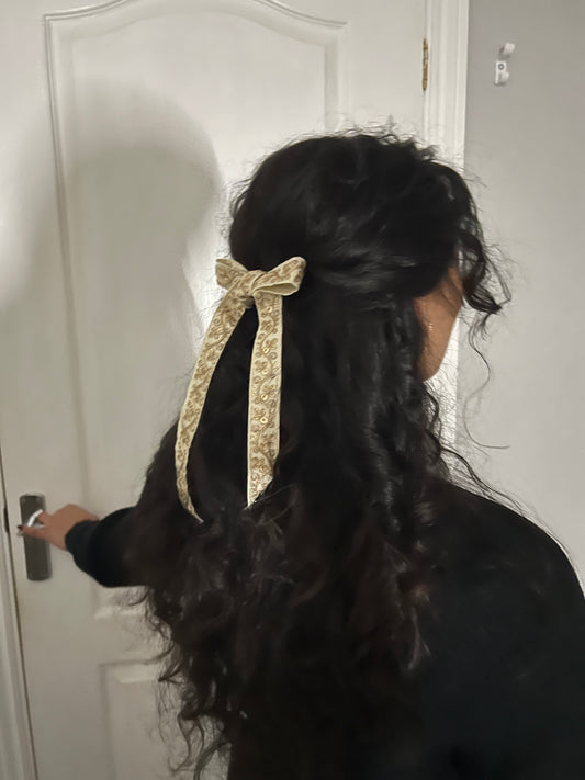 Deepti White Hair Bow